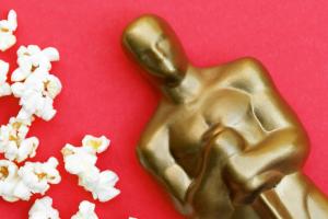 Oscar award and popcorn