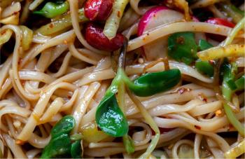 Vegan Spaghetti With Radish Leaves